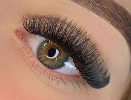 Mega Volume Eyelashes Extension treatment area for women