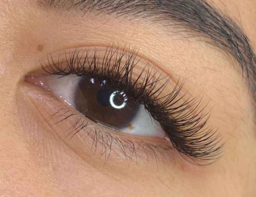 Natural Lashes treatment area for women